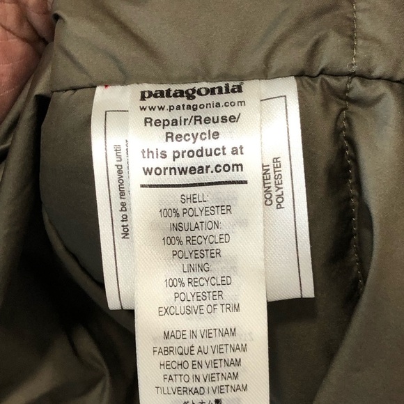 Patagonia, insulated powdertown water repellent, hooded jacket - Picture 6 of 11